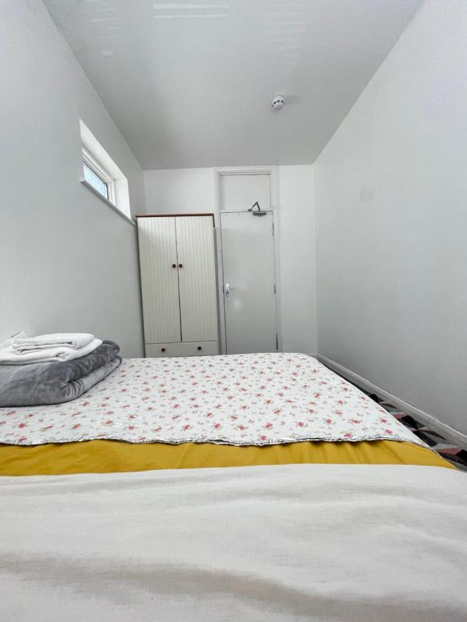 Cozy Private Rooms In Homestay Ilford Exterior foto